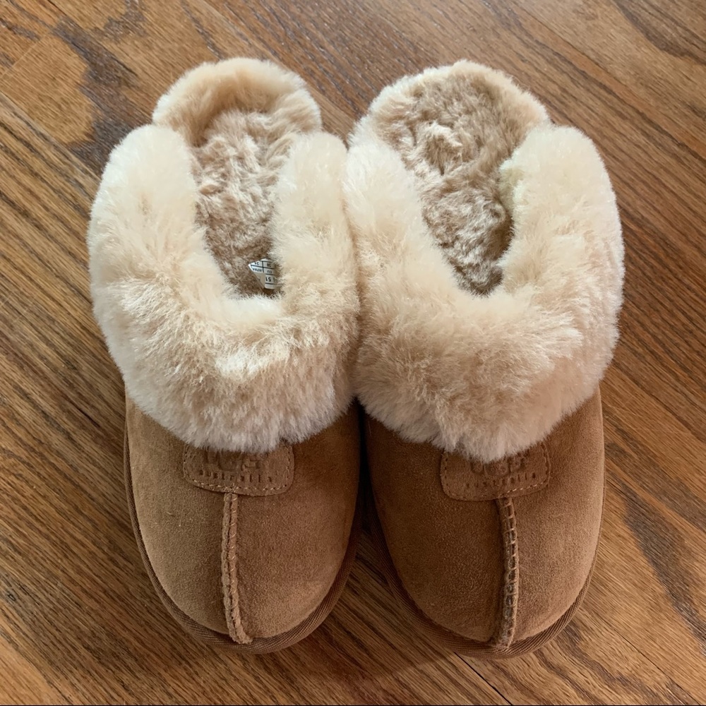 UGG COQUETTE SLIPPER - BROWN